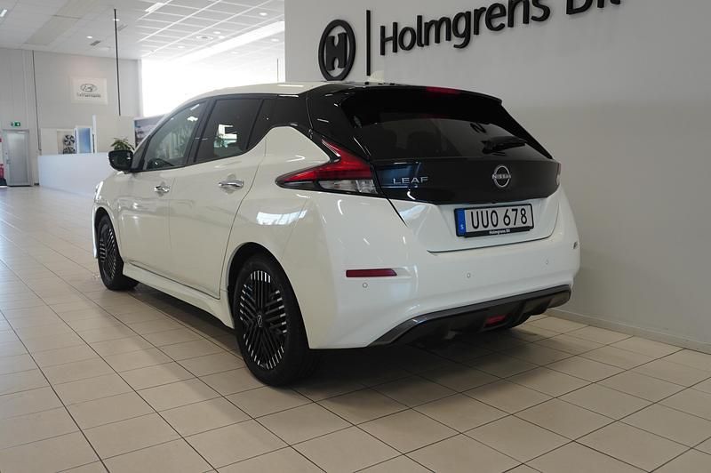 Begagnad Nissan Leaf Tekna 110 kW (150 HK) 2022 Vit Halvkombi