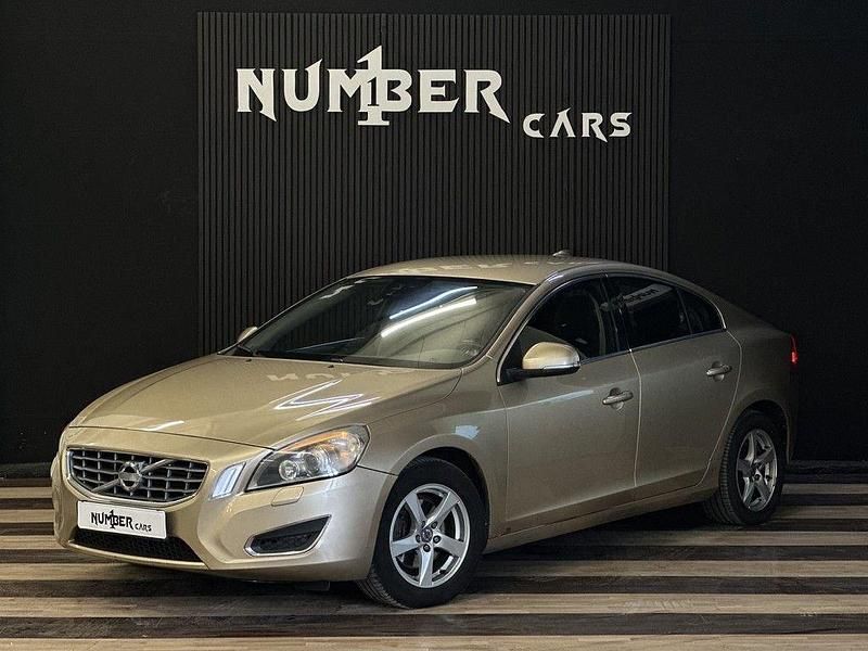 Begagnad Volvo S60 Momentum 203 HK (149 kW) 2010 Ljusbrun Sedan