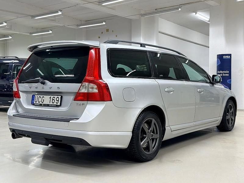 Begagnad Volvo V70 R-Design 180 HK (132 kW) 2012 Grå Kombi