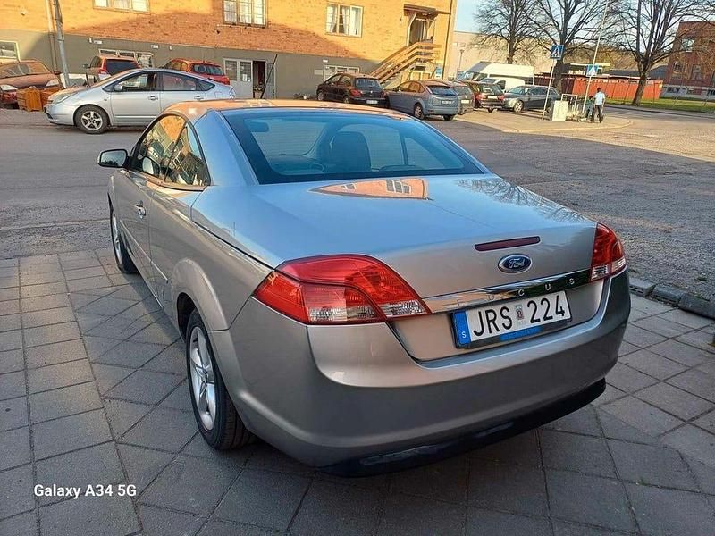 Begagnad Ford Focus 101 HK (74 kW) 2009 Grå