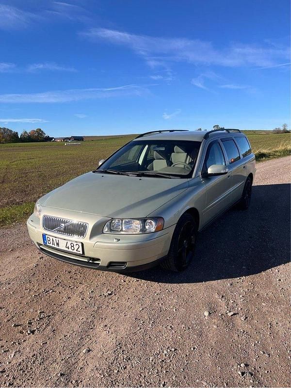 Brun Begagnad 2007 Volvo V70 Kinetic Kombi | 29 900 kr (Marknadspris) - Bild 1/4