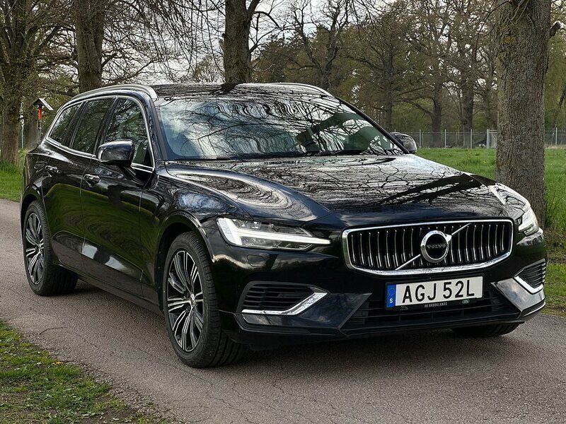 Svart Begagnad 2020 Volvo V60 Inscription Kombi | 279 999 kr (Marknadspris) - Bild 1/4