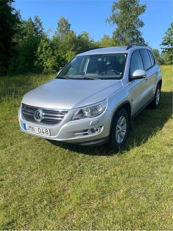 Silver Begagnad 2009 VW Tiguan SUV | 58 000 kr (Superpris) - Bild 1/4