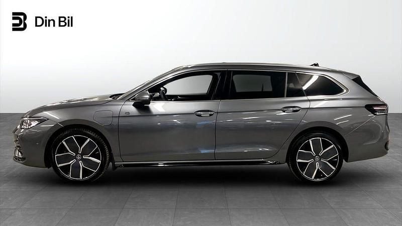 Begagnad VW Passat R-line 177 HK (130 kW) 2025 Mörkgrå Kombi