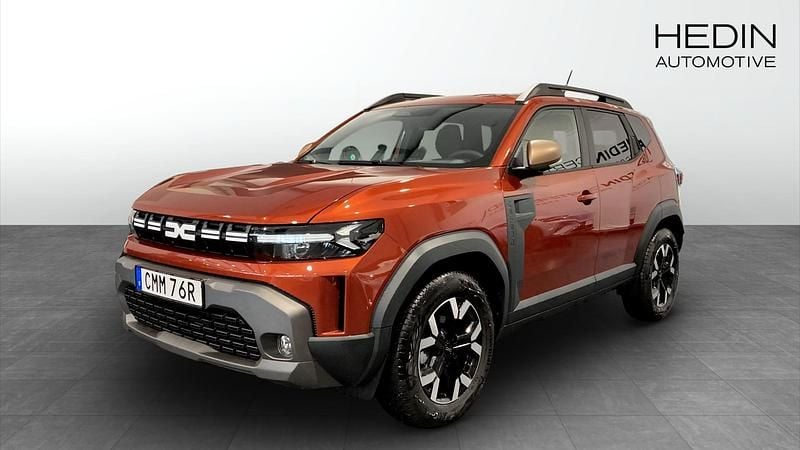 Brun (orange) Begagnad 2025 Dacia Duster Extreme SUV | 314 900 kr (Marknadspris) - Bild 1/4