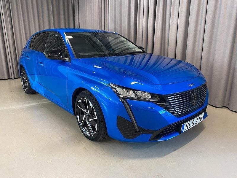 Blå Begagnad 2022 Peugeot 308 Allure Halvkombi | 219 900 kr (Marknadspris) - Bild 1/3