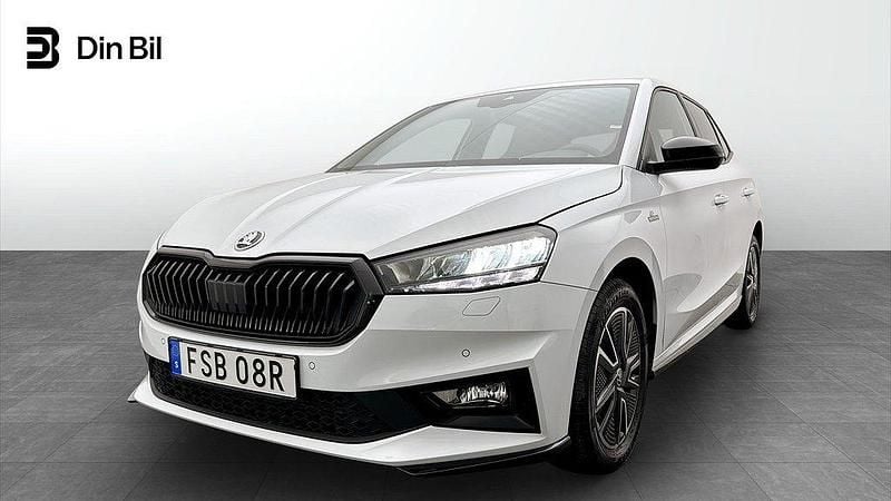 Vit (moon white metallic) Begagnad 2023 Skoda Fabia Comfort Halvkombi | 232 900 kr (Marknadspris) - Bild 1/4