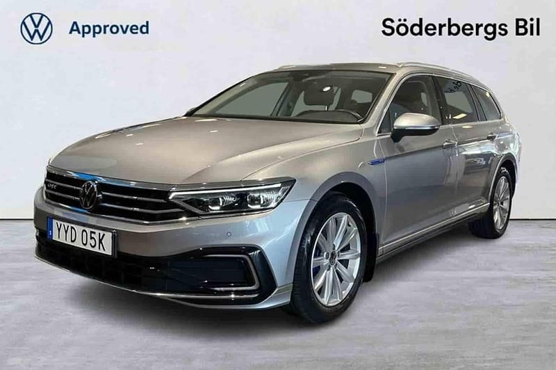 Silver Begagnad 2023 VW Passat GTE Kombi | 339 500 kr - Bild 1/1