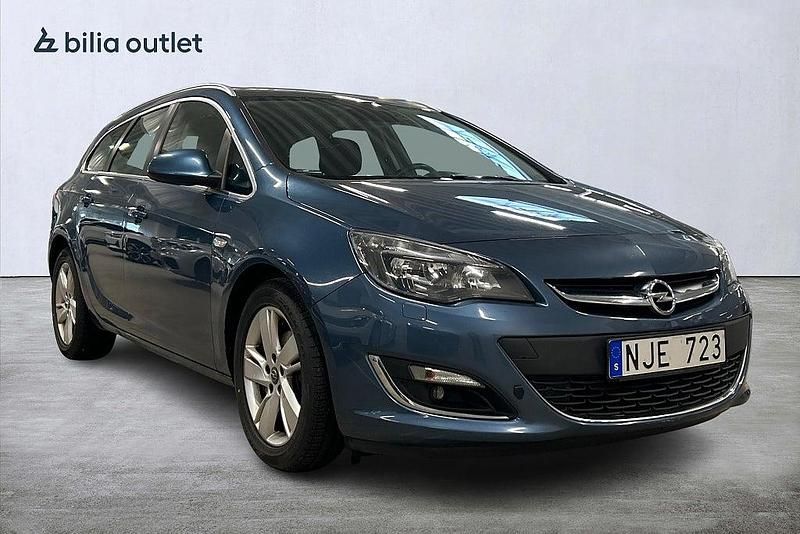 Begagnad Opel Astra Sport 110 HK (80 kW) 2013 Blå Kombi