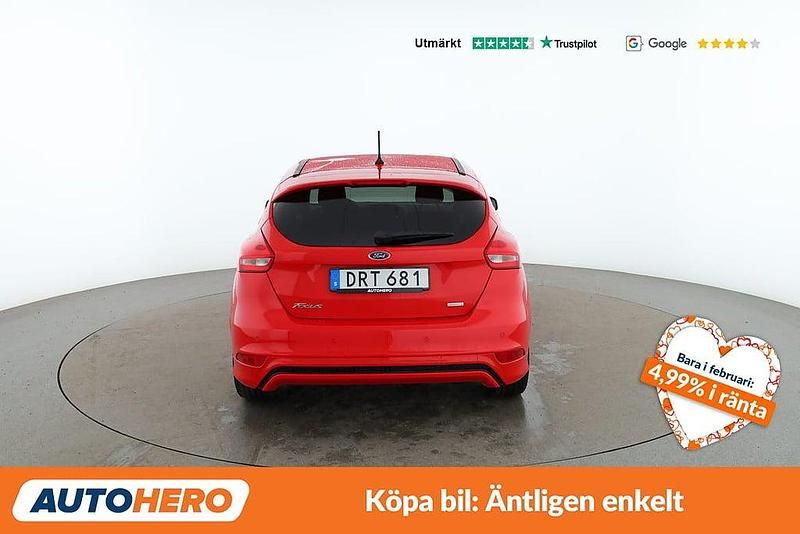 Begagnad Ford Focus ST-Line 126 HK (92 kW) 2017 Röd Halvkombi