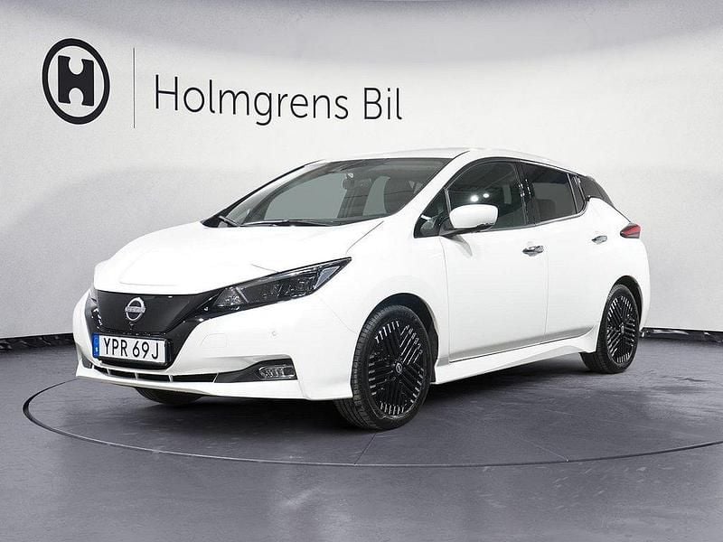 Vit Begagnad 2023 Nissan Leaf 360º Halvkombi | 214 800 kr (Bra pris) - Bild 1/4