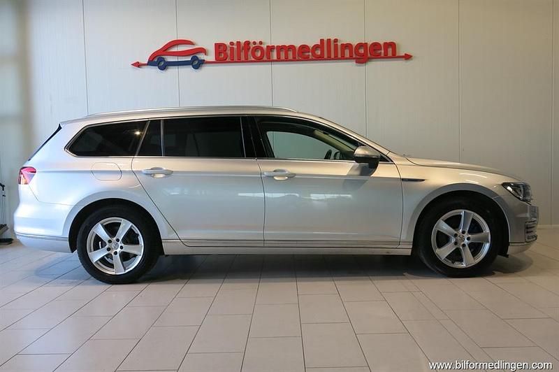 Begagnad VW Passat GTE 115 HK (84 kW) 2019 Silver samma som bilen Kombi
