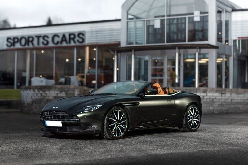 Mörkgrön Begagnad 2021 Aston Martin DB11 Cab | 1 975 000 kr - Bild 1/4