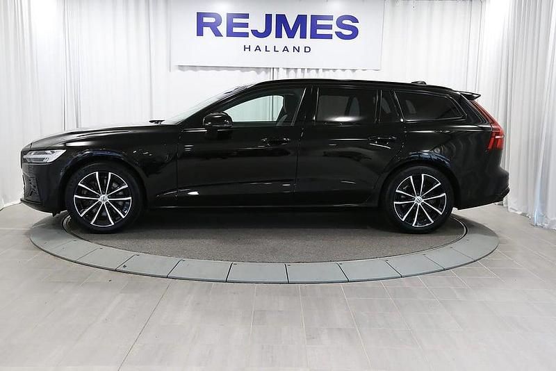Begagnad Volvo V60 Plus 253 HK (186 kW) 2022 Svart Kombi
