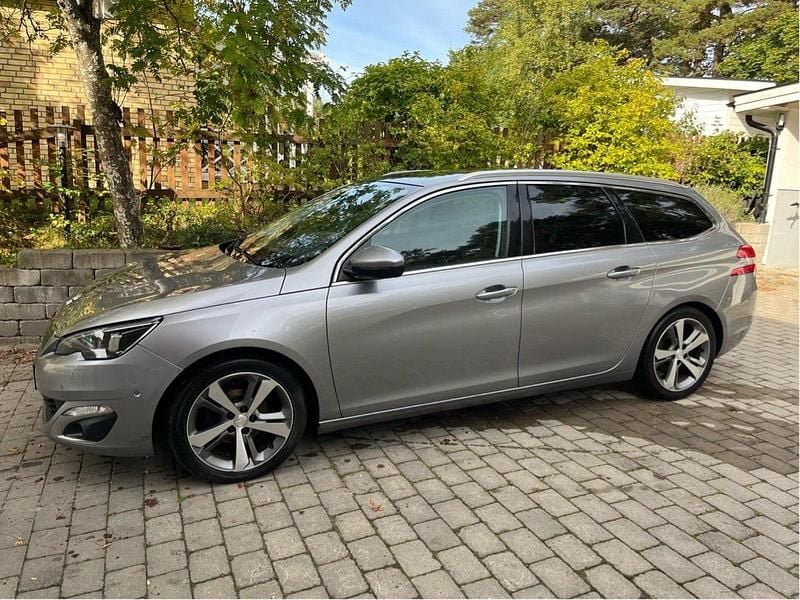Grå Begagnad 2014 Peugeot 308 Allure Kombi | 75 000 kr (Lite dyr) - Bild 1/4