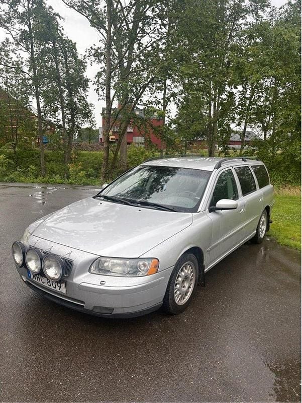Grå Begagnad 2005 Volvo V70 Kombi | 15 000 kr (Lite dyr) - Bild 1/3
