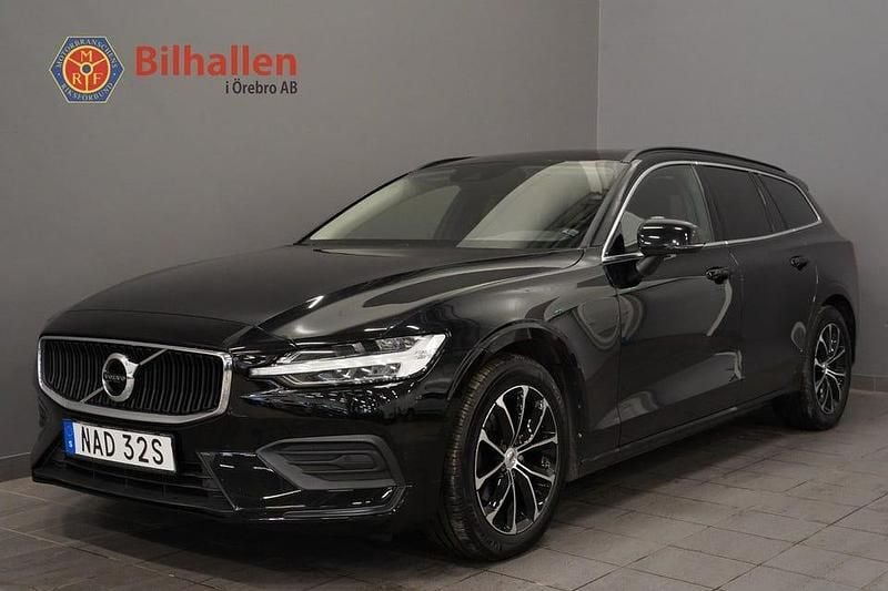 Svart Begagnad 2021 Volvo V60 Momentum Kombi | 239 000 kr (Marknadspris) - Bild 1/4