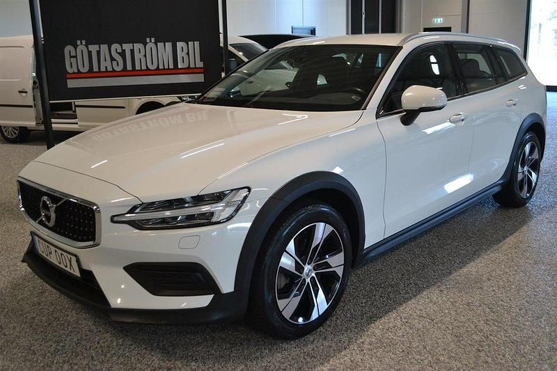 Vit Begagnad 2019 Volvo V60 CC Momentum Kombi | 259 000 kr (Lite dyr) - Bild 1/4