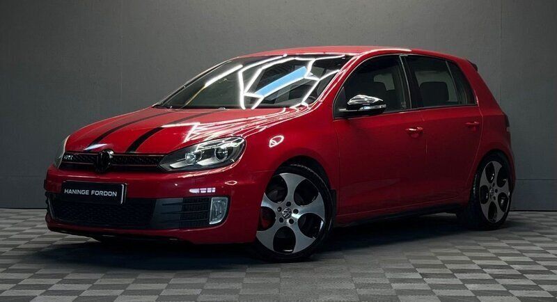 Röd Begagnad 2010 VW Golf VI GTI Halvkombi | 79 900 kr (Superpris) - Bild 1/4