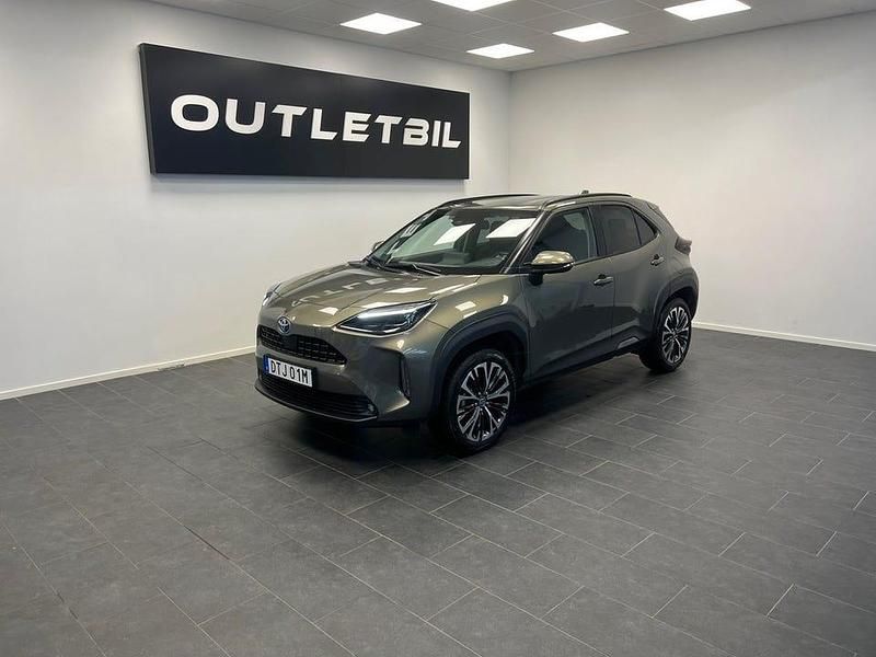 Grön Begagnad 2023 Toyota Yaris Cross Edition SUV | 289 900 kr (Marknadspris) - Bild 1/4