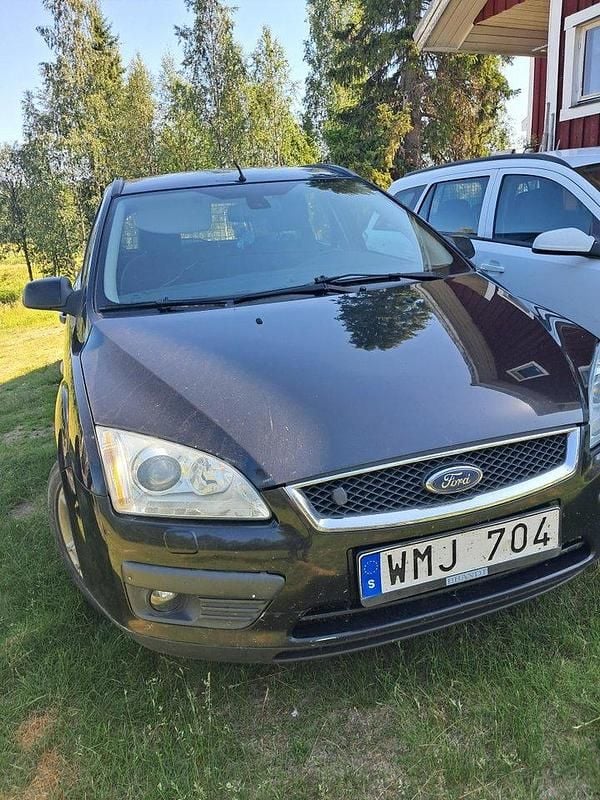 Svart Begagnad 2005 Ford Focus Kombi | 16 500 kr (Dyr) - Bild 1/4