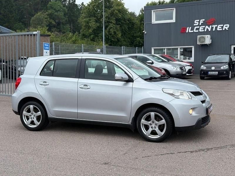 Silver Begagnad 2010 Toyota Urban Cruiser SUV | 44 900 kr (Marknadspris) - Bild 1/4