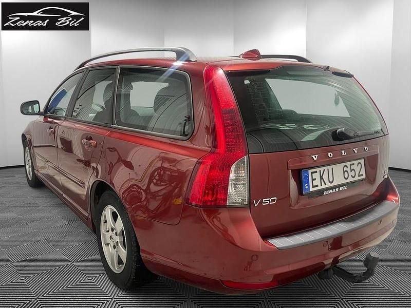 Begagnad Volvo V50 Momentum 125 HK (91 kW) 2009 Röd Kombi