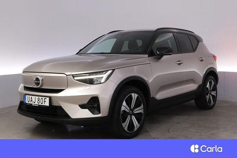 Ljusgrå Begagnad 2022 Volvo XC40 Plus SUV | 369 900 kr - Bild 1/4