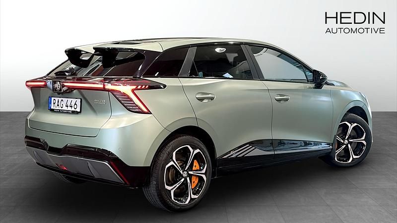 Begagnad MG MG4 EV 319 kW (435 HK) 2023 Grön Halvkombi