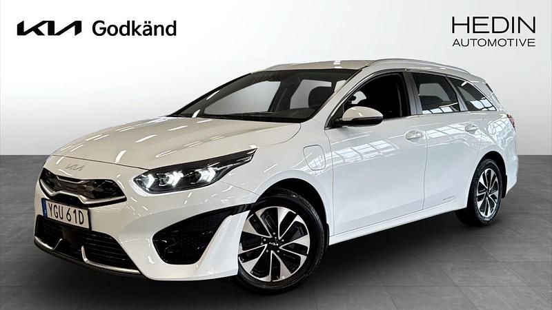 Vit (white) Begagnad 2022 Kia Ceed Sportswagon Advance Kombi | 239 900 kr (Marknadspris) - Bild 1/4