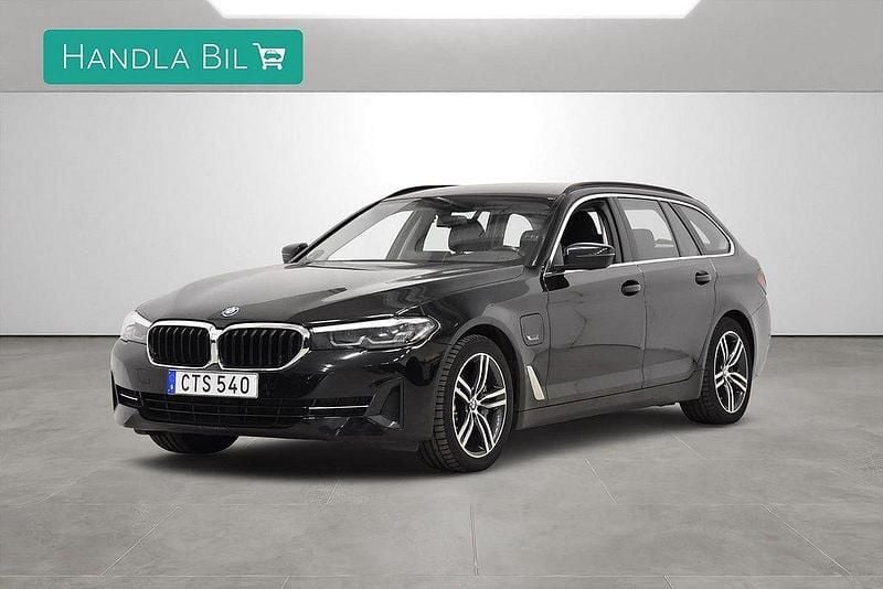 Svart Begagnad 2022 BMW 530e Kombi | 339 900 kr (Superpris) - Bild 1/4