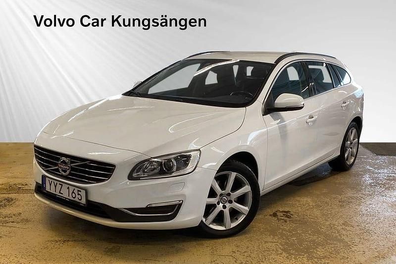 Begagnad Volvo V60 Momentum 151 HK (111 kW) 2017 Vit Kombi