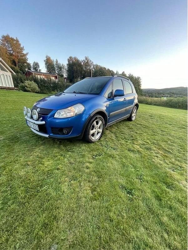 Blå Begagnad 2009 Suzuki SX4 Halvkombi | 40 000 kr - Bild 1/4