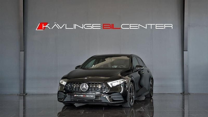 Svart Begagnad 2019 Mercedes A250 AMG Halvkombi | 259 900 kr (Marknadspris) - Bild 1/4