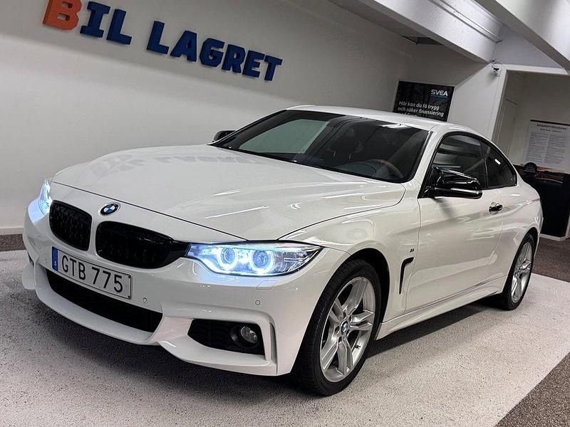 Vit Begagnad 2015 BMW 428 M Sport Sportkupé | 219 900 kr (Marknadspris) - Bild 1/4