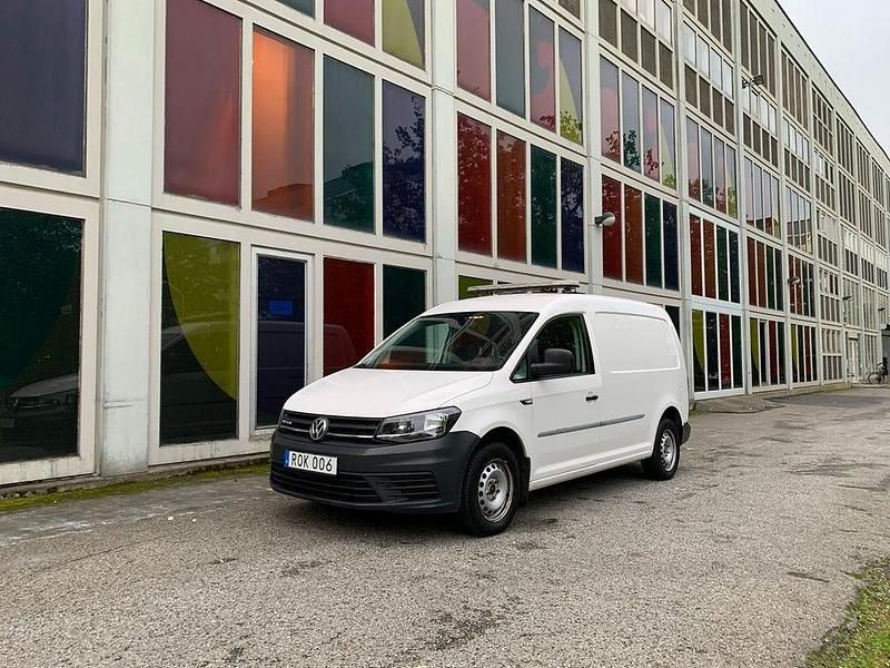 Vit Begagnad 2017 VW Caddy Maxi Minibuss | 139 900 kr (Superpris) - Bild 1/4