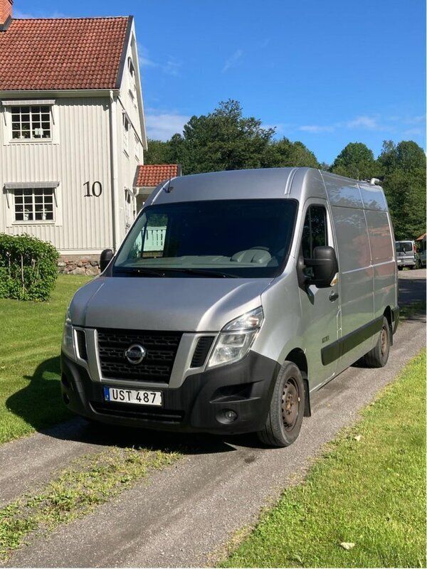 Silver Begagnad 2012 Nissan NV400 Van | 106 000 kr (Lite dyr) - Bild 1/4
