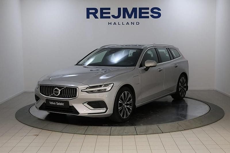 Silver Begagnad 2022 Volvo V60 Core Kombi | 389 500 kr (Marknadspris) - Bild 1/4