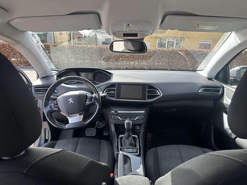 Grå Begagnad 2015 Peugeot 308 Active Halvkombi | 112 000 kr (Lite dyr) - Bild 1/4