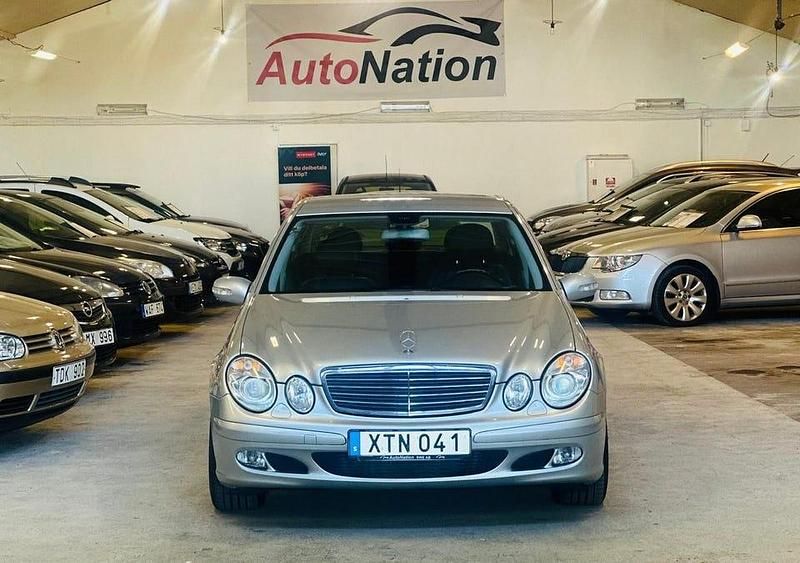 Begagnad Mercedes E200 Classic 164 HK (120 kW) 2006 Silver Sedan