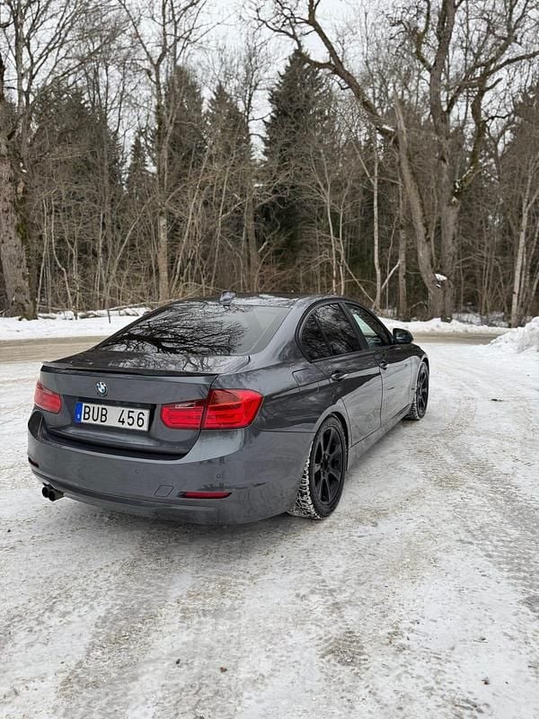 Begagnad BMW 328 245 HK (180 kW) 2012 Grå metallic Sedan
