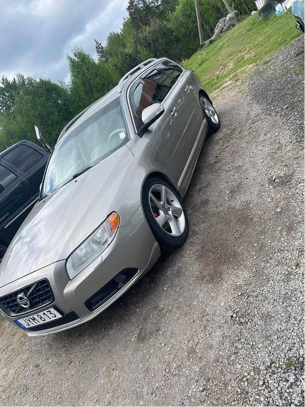 Brun Begagnad 2010 Volvo V70 Summum Kombi | 28 000 kr (Superpris) - Bild 1/4