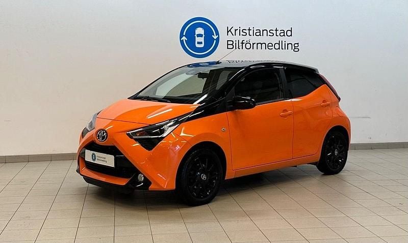 Orange Begagnad 2020 Toyota Aygo X-cite Halvkombi | 119 900 kr (Marknadspris) - Bild 1/4