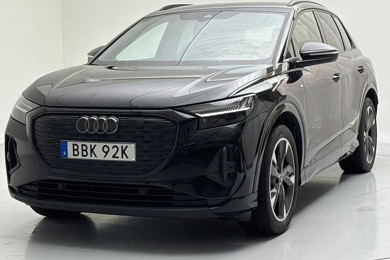 Svart Begagnad 2024 Audi Q4 e-tron Comfort SUV | 399 000 kr (Bra pris) - Bild 1/4