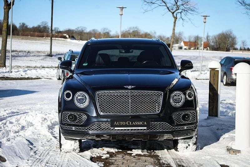 Begagnad Bentley Bentayga 608 HK (447 kW) 2018 Svart SUV