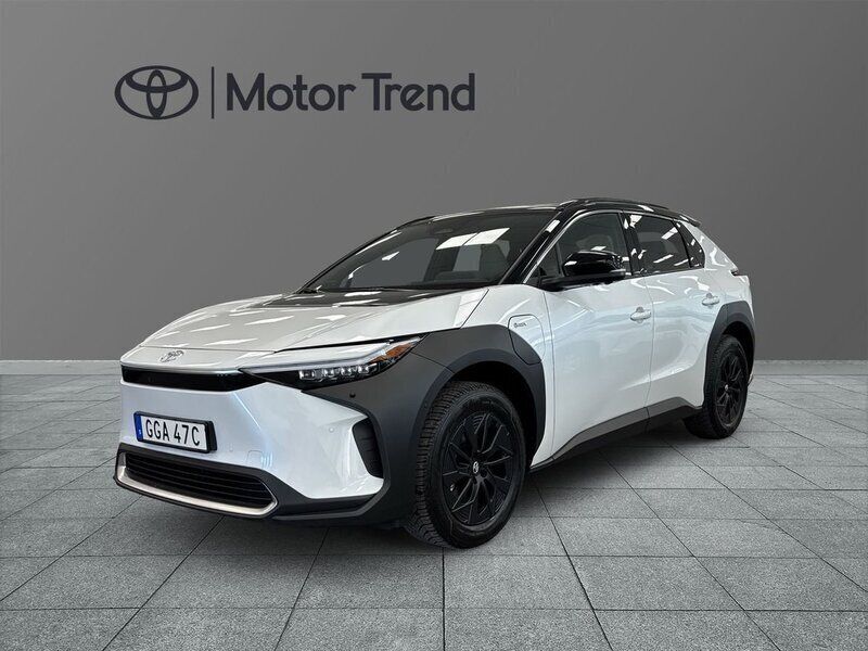 Vit Begagnad 2024 Toyota bZ4X Executive SUV | 529 000 kr (Dyr) - Bild 1/4