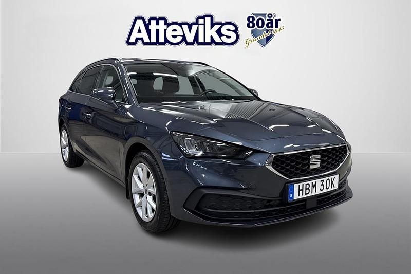 Grå Begagnad 2024 Seat Leon Kombi | 234 500 kr (Marknadspris) - Bild 1/4