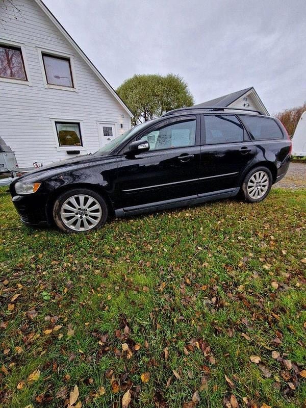 Svart Begagnad 2008 Volvo V50 Kombi | 7 500 kr (Superpris) - Bild 1/4