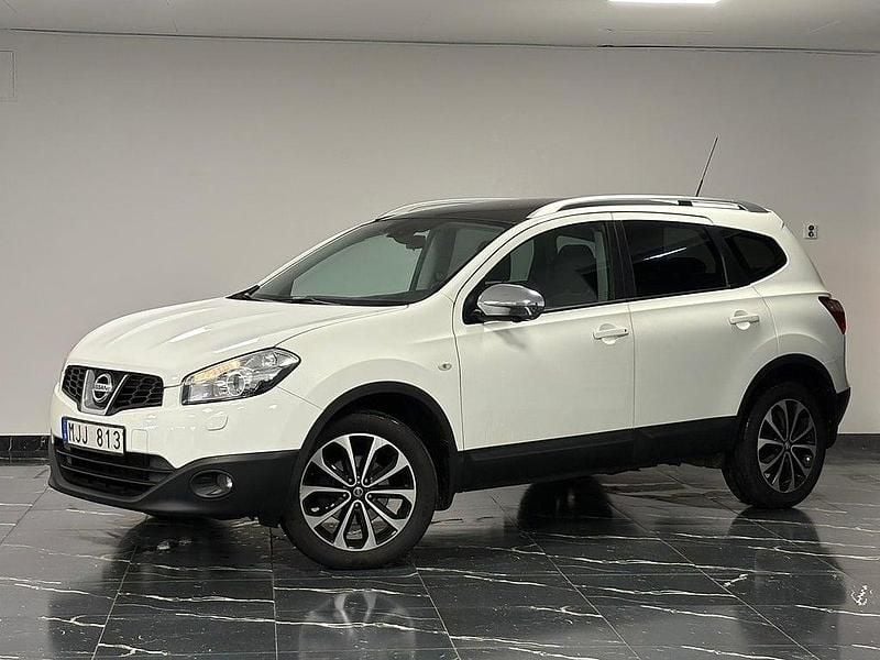 Vit Begagnad 2011 Nissan Qashqai +2 360º SUV | 64 900 kr (Marknadspris) - Bild 1/4