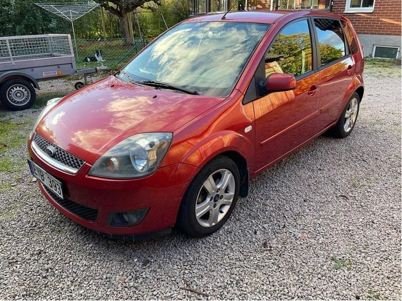 Orange Begagnad 2008 Ford Fiesta Halvkombi | 16 500 kr (Marknadspris) - Bild 1/4